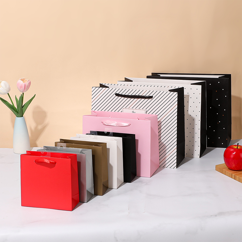高档礼品纸袋适用于零售购物和礼品包装